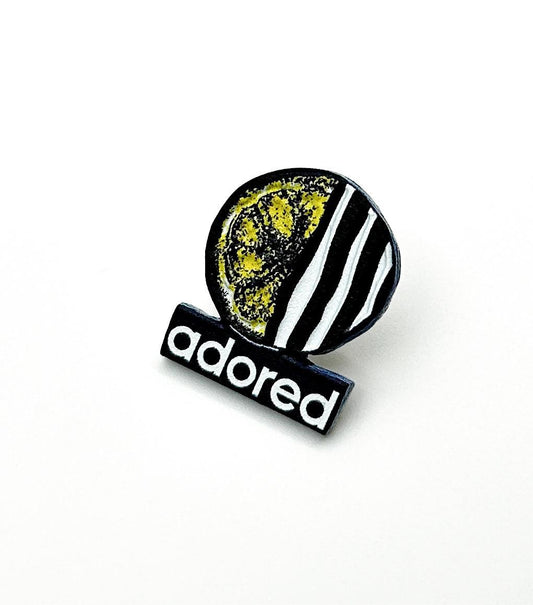 Pin ''adored''